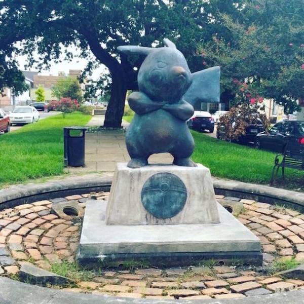 【ポケモンGO】アメリカのルイジアナでピカチュウの石像が不法で建てられる